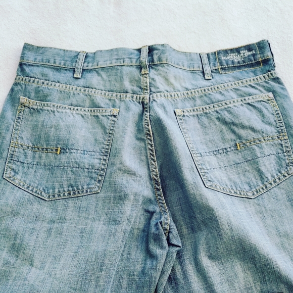 Men's NWT Calvin Klein medium wash jeans size 36 - Picture 3 of 4